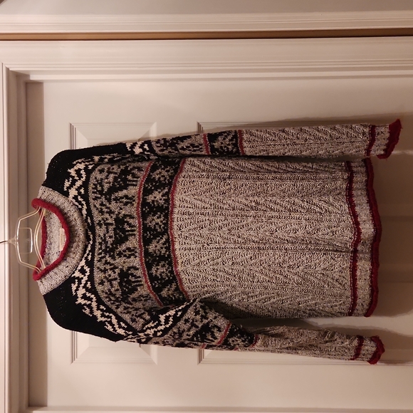 Winter holiday ski sweater - Picture 1 of 2